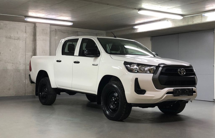Toyota Hilux Live 2.8 Double Cab 6 MT