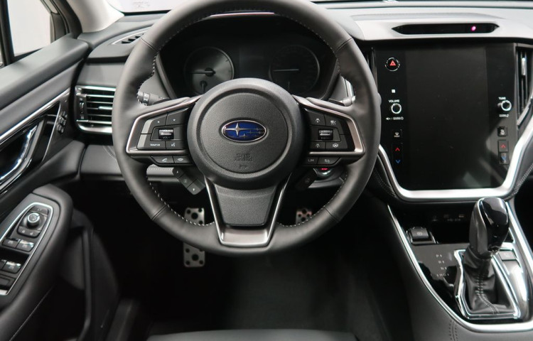 Subaru Outback TOURING 4X4 AWD + černá kůže.