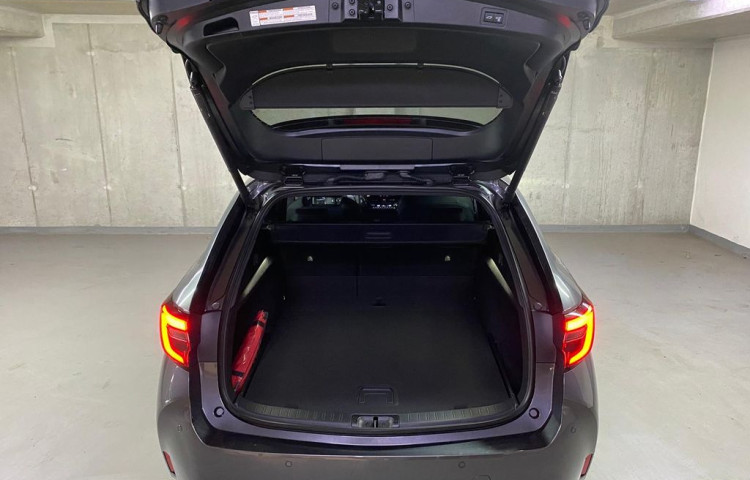 Toyota Corolla Style 1.8 Hybrid e-CVT  Tourin