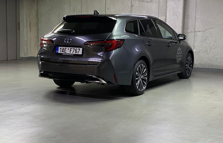 Toyota Corolla Style 1.8 Hybrid e-CVT  Tourin