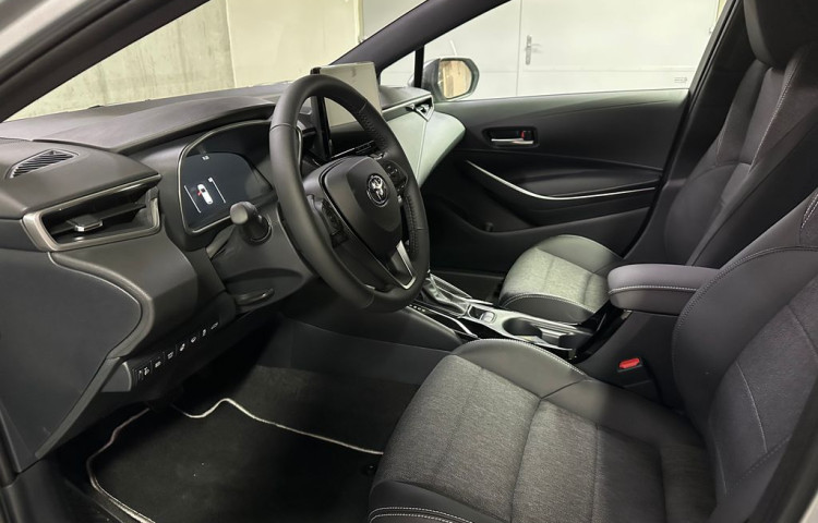 Toyota Corolla Style 1.8 Hybrid e-CVT  Tourin
