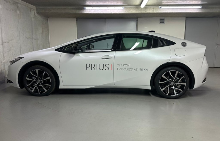Toyota Prius Executive Solar roof  Plug-in