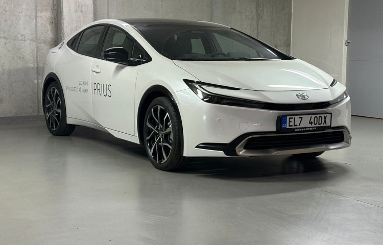Toyota Prius Executive Solar roof  Plug-in