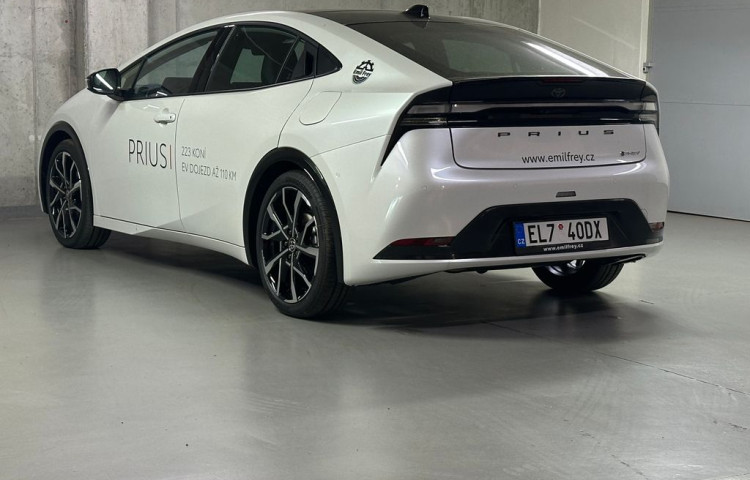 Toyota Prius Executive Solar roof  Plug-in