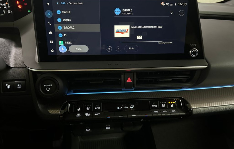 Toyota Prius Executive Solar roof  Plug-in