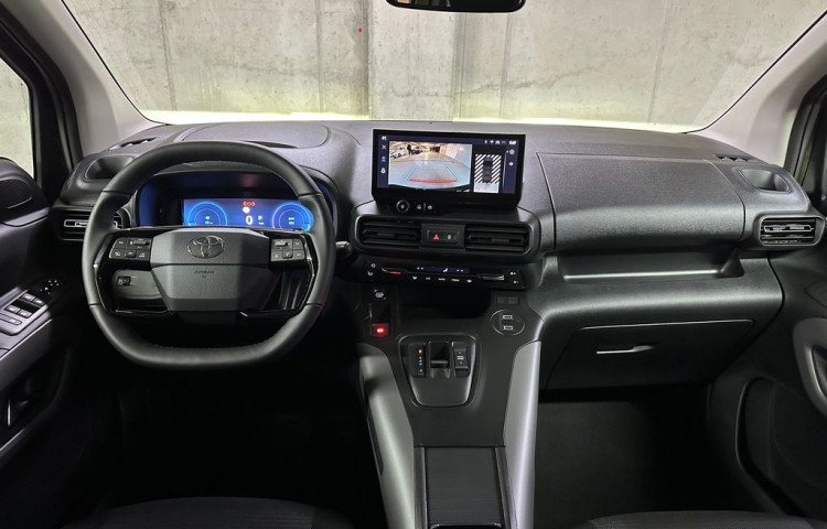 Toyota ProAce VIP 7S 1.5 D-4D 130k Long VIP