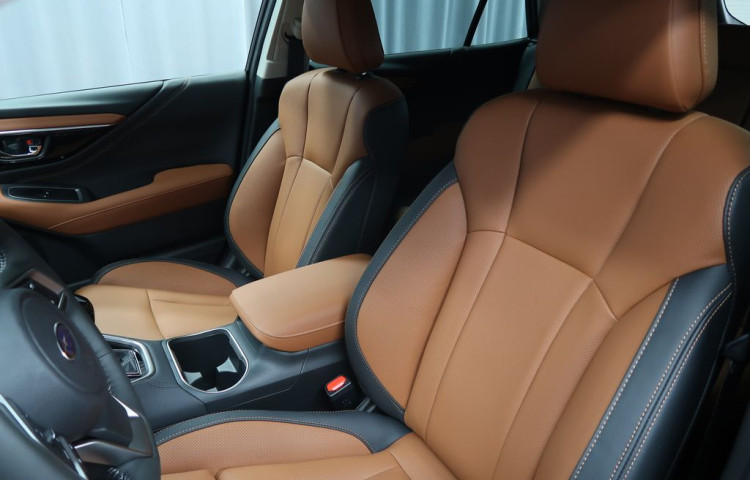 Subaru Outback 4x4 AWD TOURING  + hnědá kůže