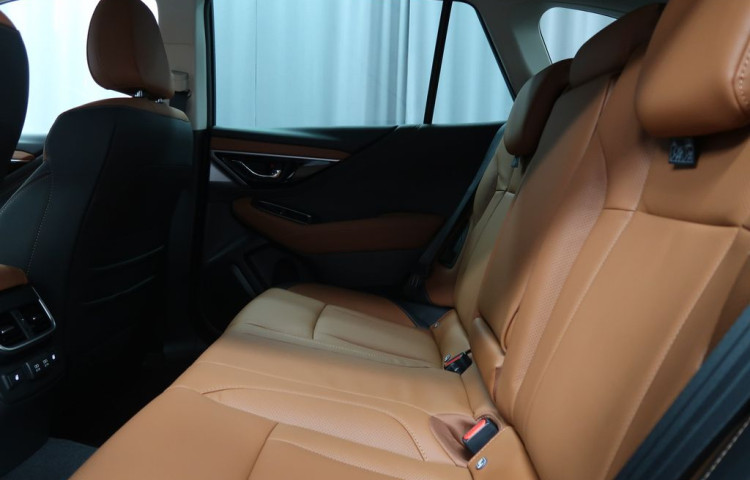 Subaru Outback 4x4 AWD TOURING  + hnědá kůže
