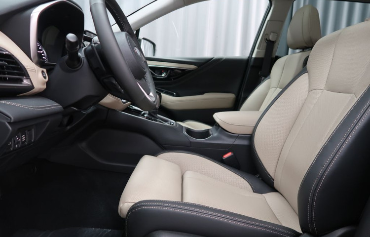 Subaru Outback 4x4 TOURING + zimní komplety!