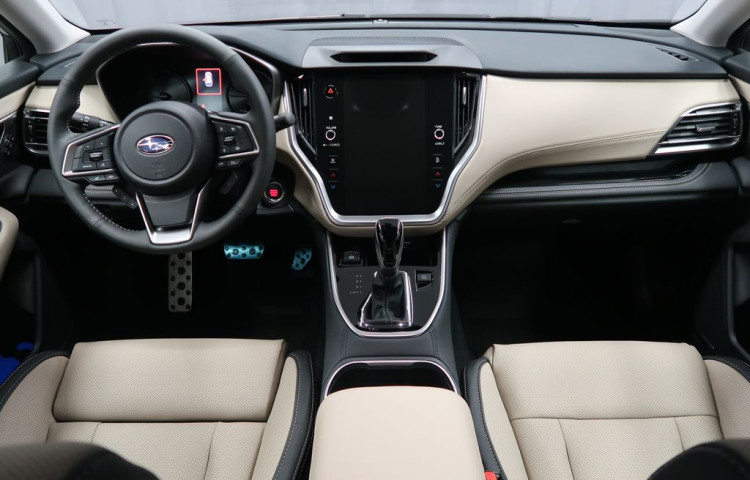 Subaru Outback 4X4 AWD TOURING + světlá kůže