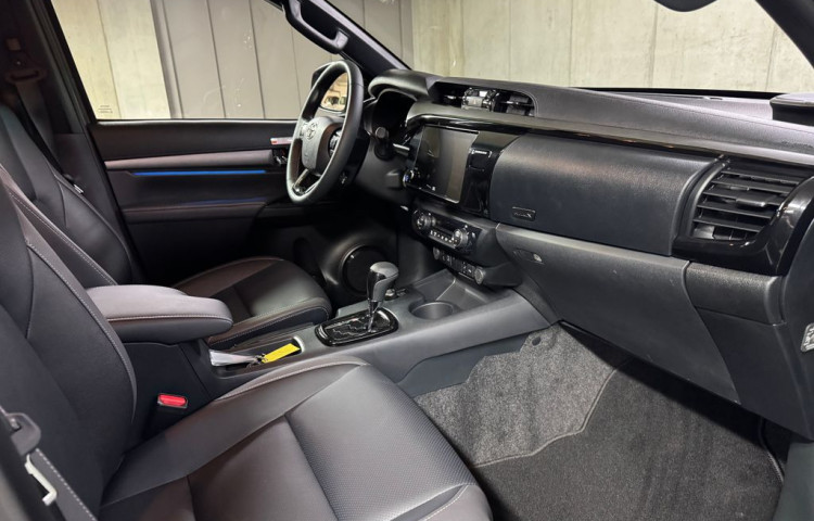 Toyota Hilux Invincible 2.8 Double Cab AT