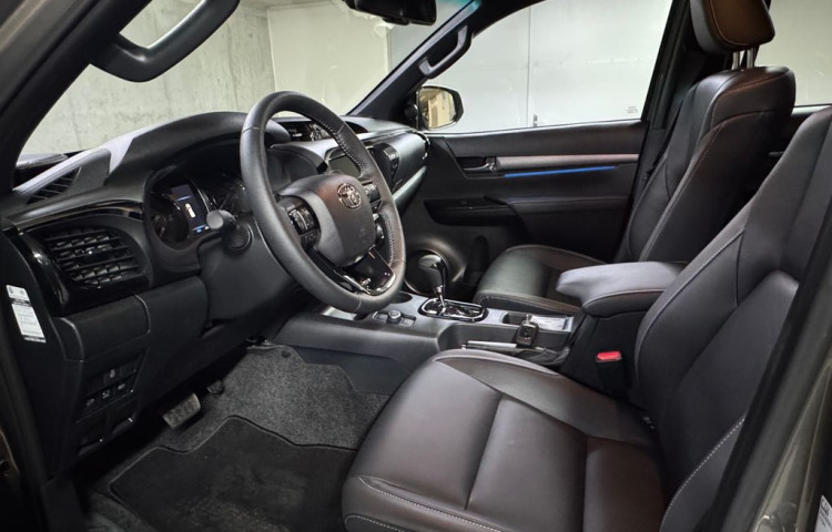 Toyota Hilux Invincible 2.8 Double Cab AT