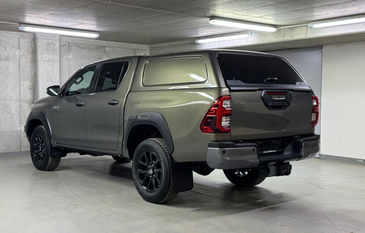 Toyota Hilux Invincible 2.8 Double Cab AT