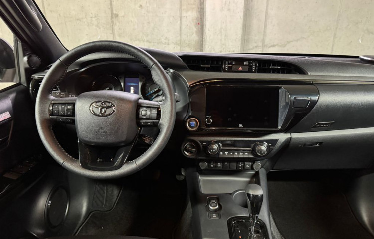 Toyota Hilux Invincible 2.8 Double Cab AT