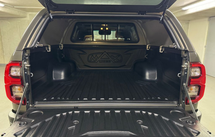 Toyota Hilux Invincible 2.8 Double Cab AT