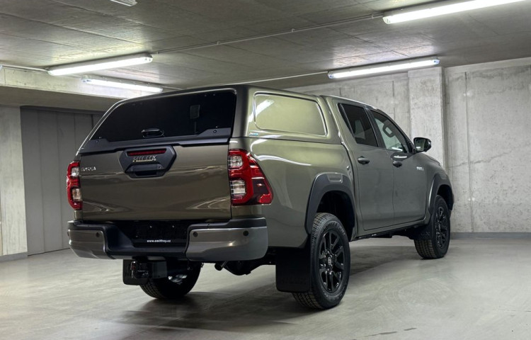 Toyota Hilux Invincible 2.8 Double Cab AT