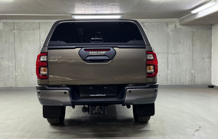 Toyota Hilux Invincible 2.8 Double Cab AT