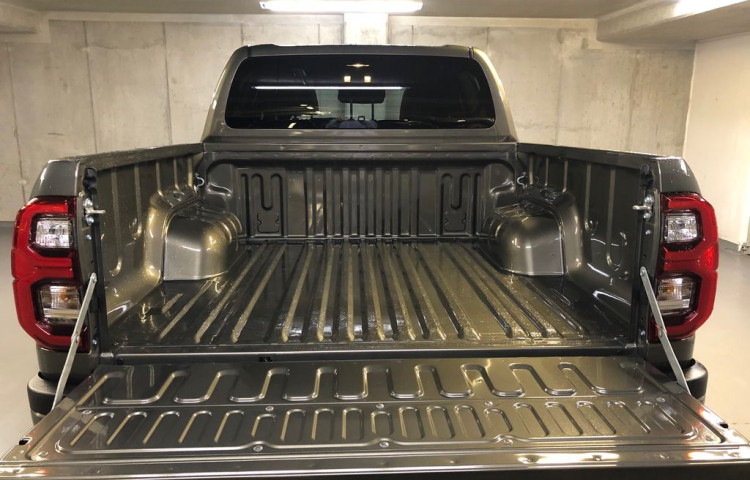 Toyota Hilux Invincible 2.8 Double Cab AT