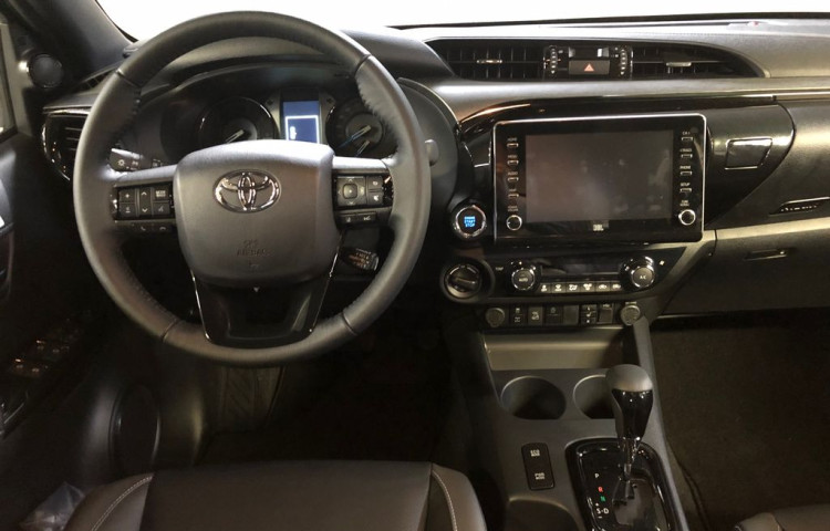 Toyota Hilux Invincible 2.8 Double Cab AT