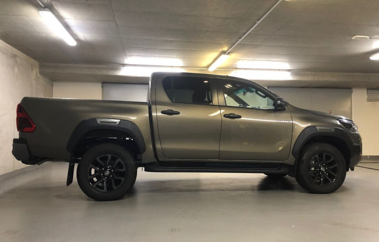 Toyota Hilux Invincible 2.8 Double Cab AT