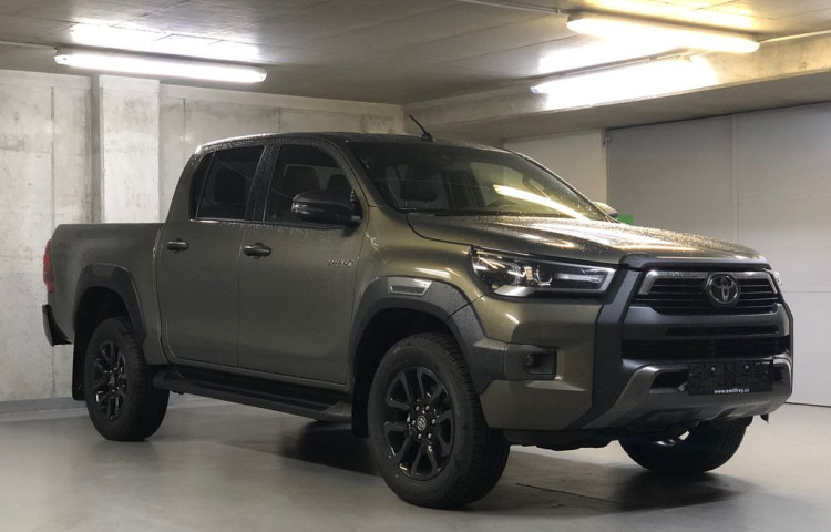 Toyota Hilux Invincible 2.8 Double Cab AT