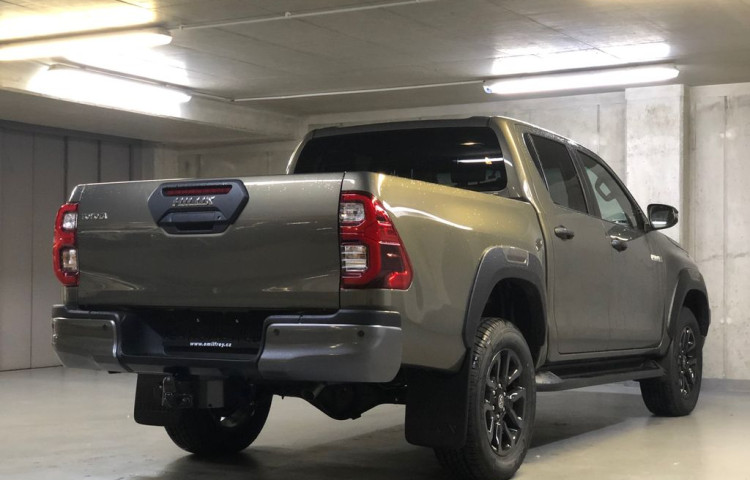 Toyota Hilux Invincible 2.8 Double Cab AT