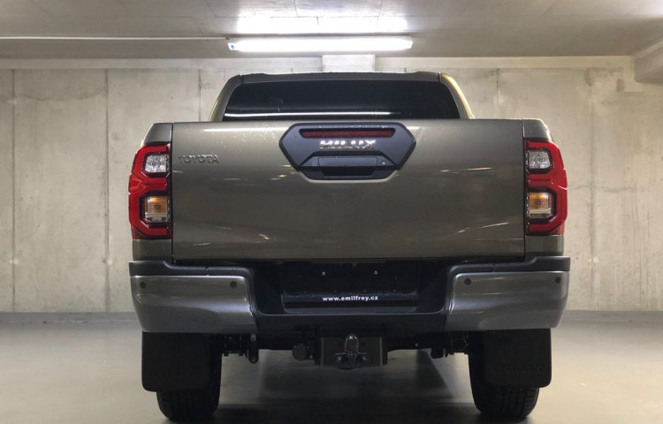 Toyota Hilux Invincible 2.8 Double Cab AT