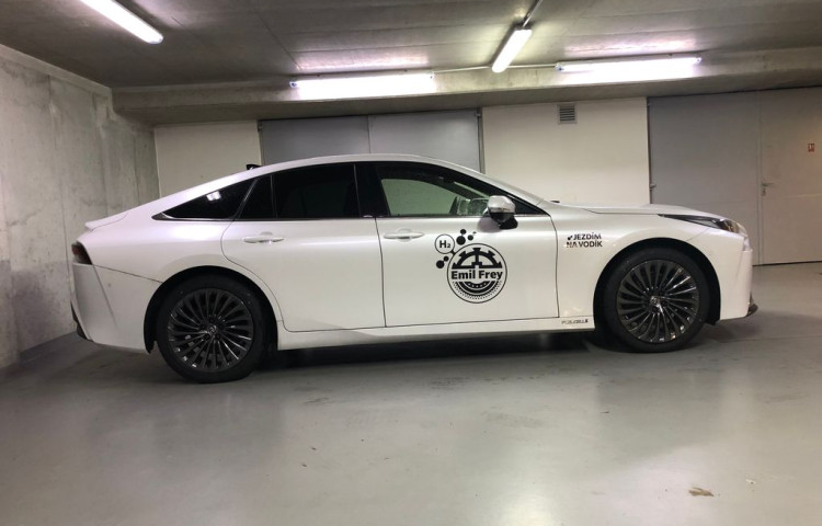 Toyota Mirai Executive VIP black