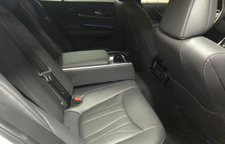 Toyota Mirai Executive VIP black