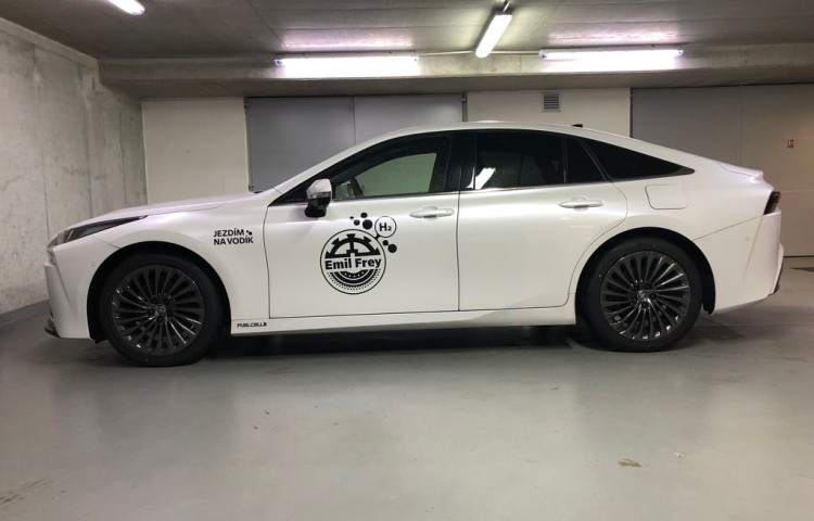 Toyota Mirai Executive VIP black