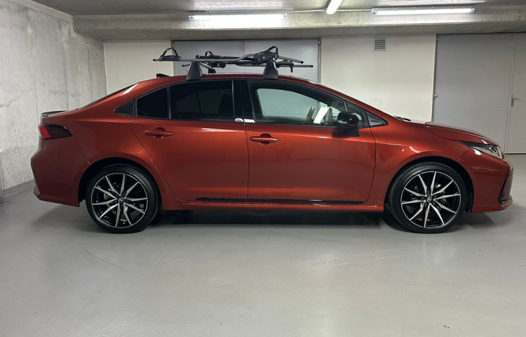 Toyota Corolla GR SPORT  1.8 Hybrid e-CVT GR