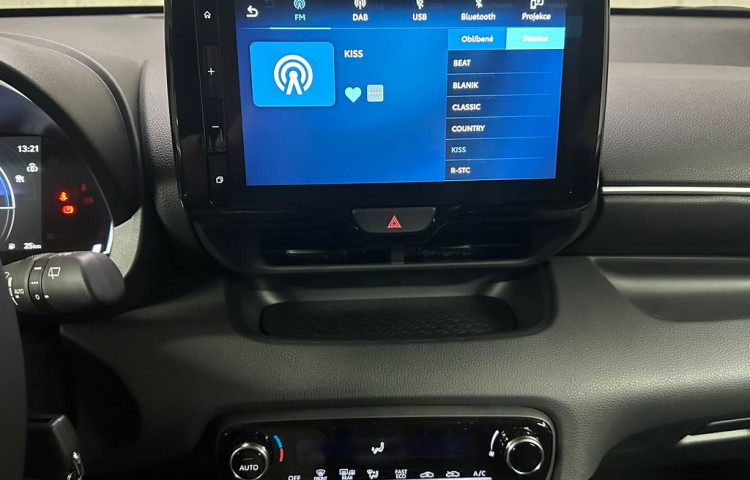 Toyota Yaris STYLE 1.5 Hybrid e-CVT STYLE