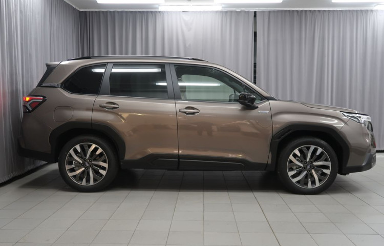 Subaru Forester 4x4 TOURING + zimní komplety!