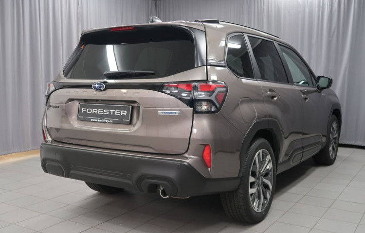 Subaru Forester 4x4 TOURING + zimní komplety!