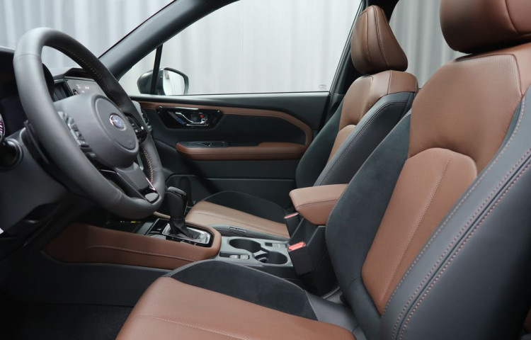 Subaru Forester 4x4 TOURING + zimní komplety!