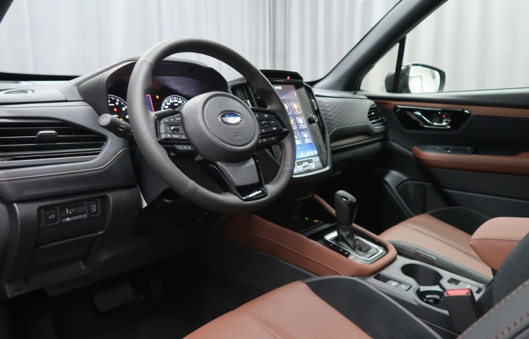 Subaru Forester 4x4 TOURING + zimní komplety!