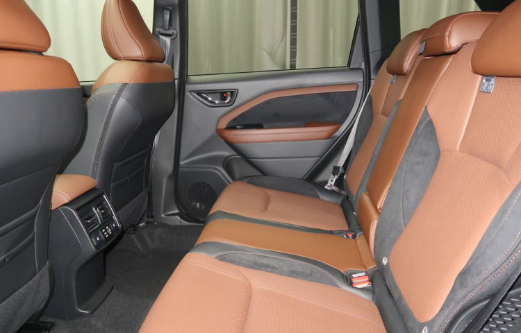 Subaru Forester 4x4 TOURING + zimní komplety!