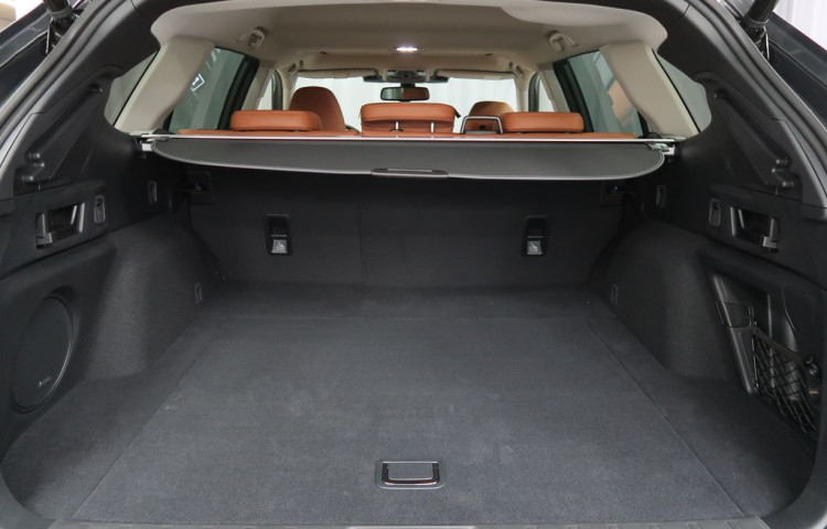 Subaru Outback TOURING s hnědou kůží Nappa