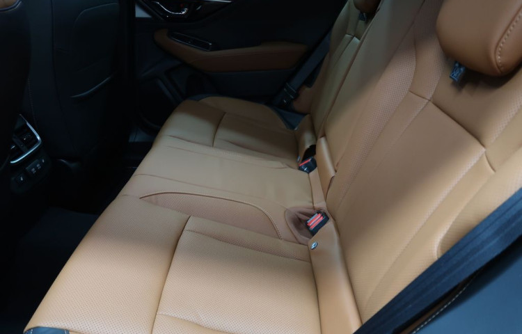 Subaru Outback TOURING s hnědou kůží Nappa