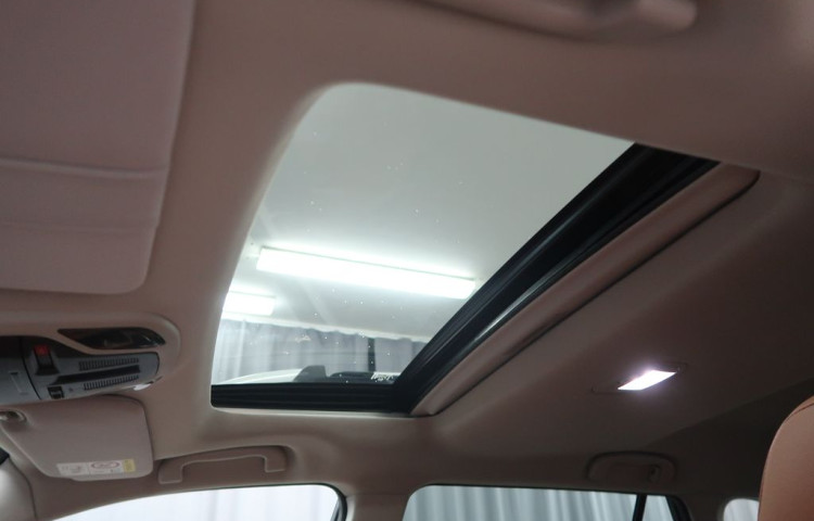 Subaru Outback TOURING s hnědou kůží Nappa