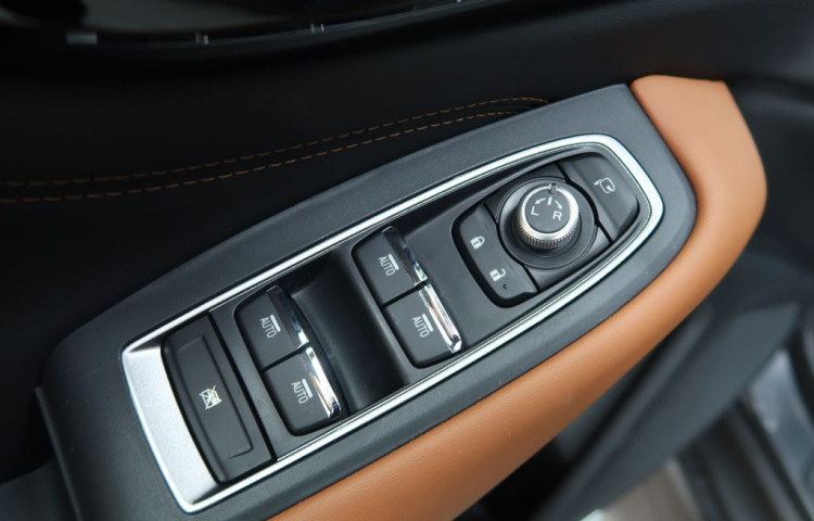 Subaru Outback TOURING s hnědou kůží Nappa