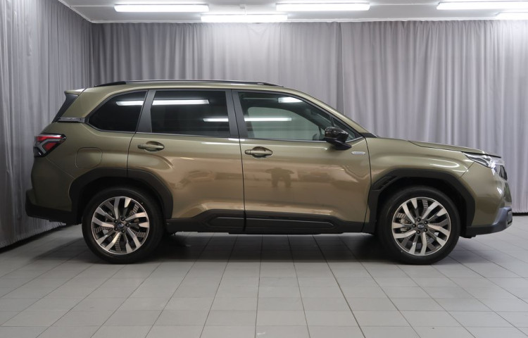 Subaru Forester TOURING 4X4. Dodání březen.