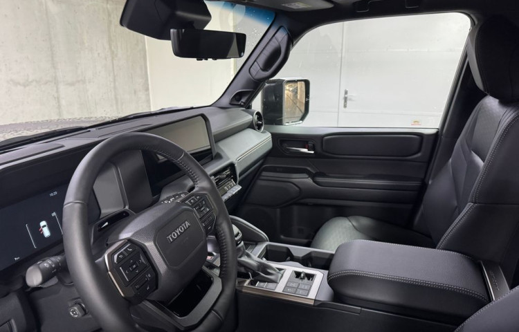 Toyota Land Cruiser Executive 2.8L Diesel 48V MHEV