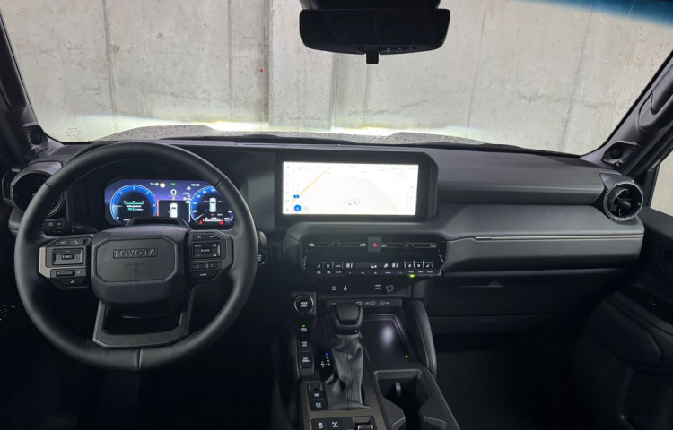 Toyota Land Cruiser Executive 2.8L Diesel 48V MHEV