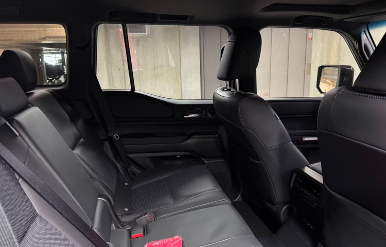 Toyota Land Cruiser Executive 2.8L Diesel 48V MHEV