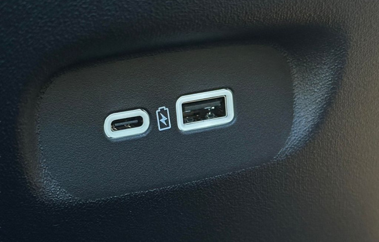 Leapmotor C10 REEV Design Hybrid EV (REEV)