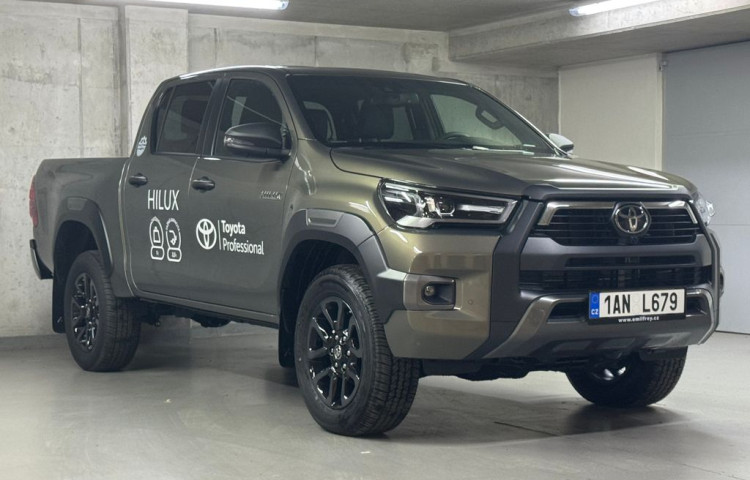 Toyota Hilux Invincible 2.8 Double Cab AT