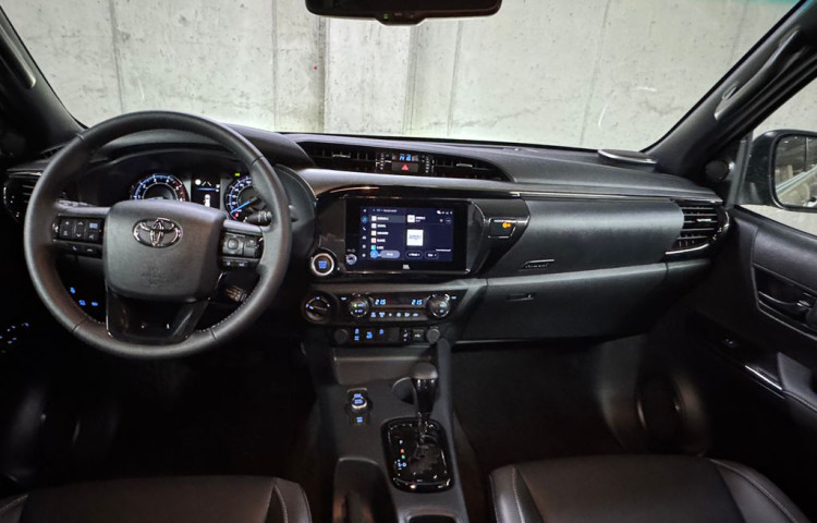 Toyota Hilux Invincible 2.8 Double Cab AT