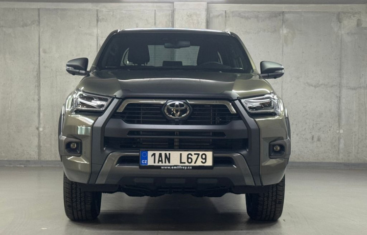 Toyota Hilux Invincible 2.8 Double Cab AT