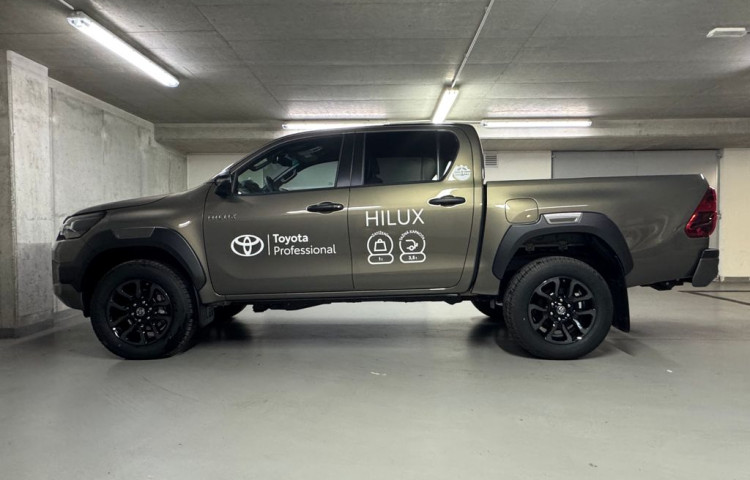 Toyota Hilux Invincible 2.8 Double Cab AT
